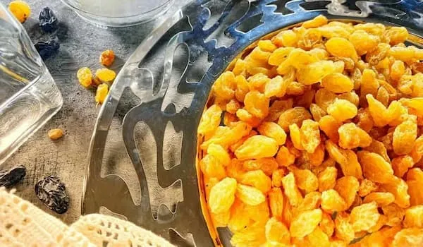 خرید کشمش طلایی صادراتی ملایر + قیمت عالی با کیفیت تضمینی